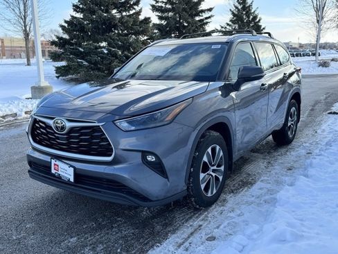 Certified 2022 Toyota Highlander XLE image 38