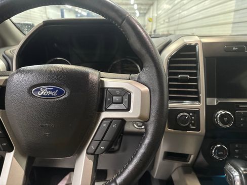 Used 2019 Ford F150 Lariat image 15