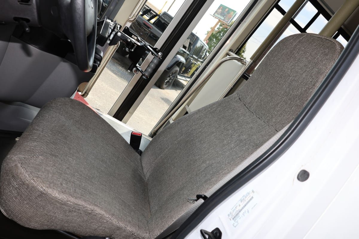 Used 2016 Ford E-450 and Econoline 450 Super Duty w/ Shuttle Bus Prep Package RWD image 7