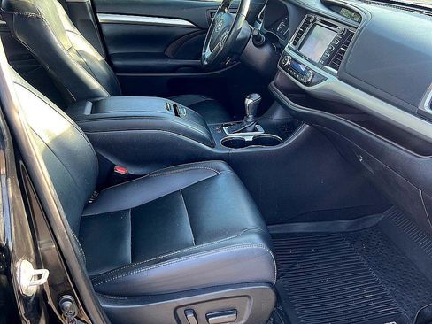 Used 2019 Toyota Highlander XLE image 25