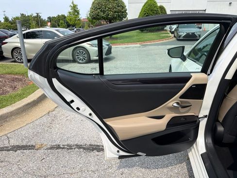 Used 2021 Lexus ES 300h w/ Premium Package FWD image 24