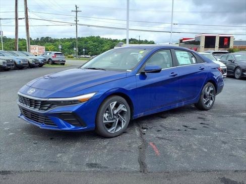 New 2025 Hyundai Elantra Limited image 3