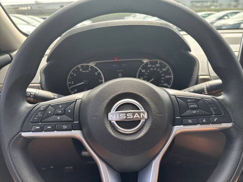 Used 2025 Nissan Altima 2.5 SV FWD image 28