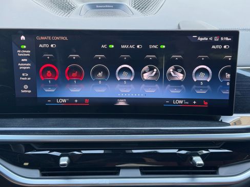 Used 2023 BMW X7 M60i w/ Climate Comfort Package AWD/4WD image 28