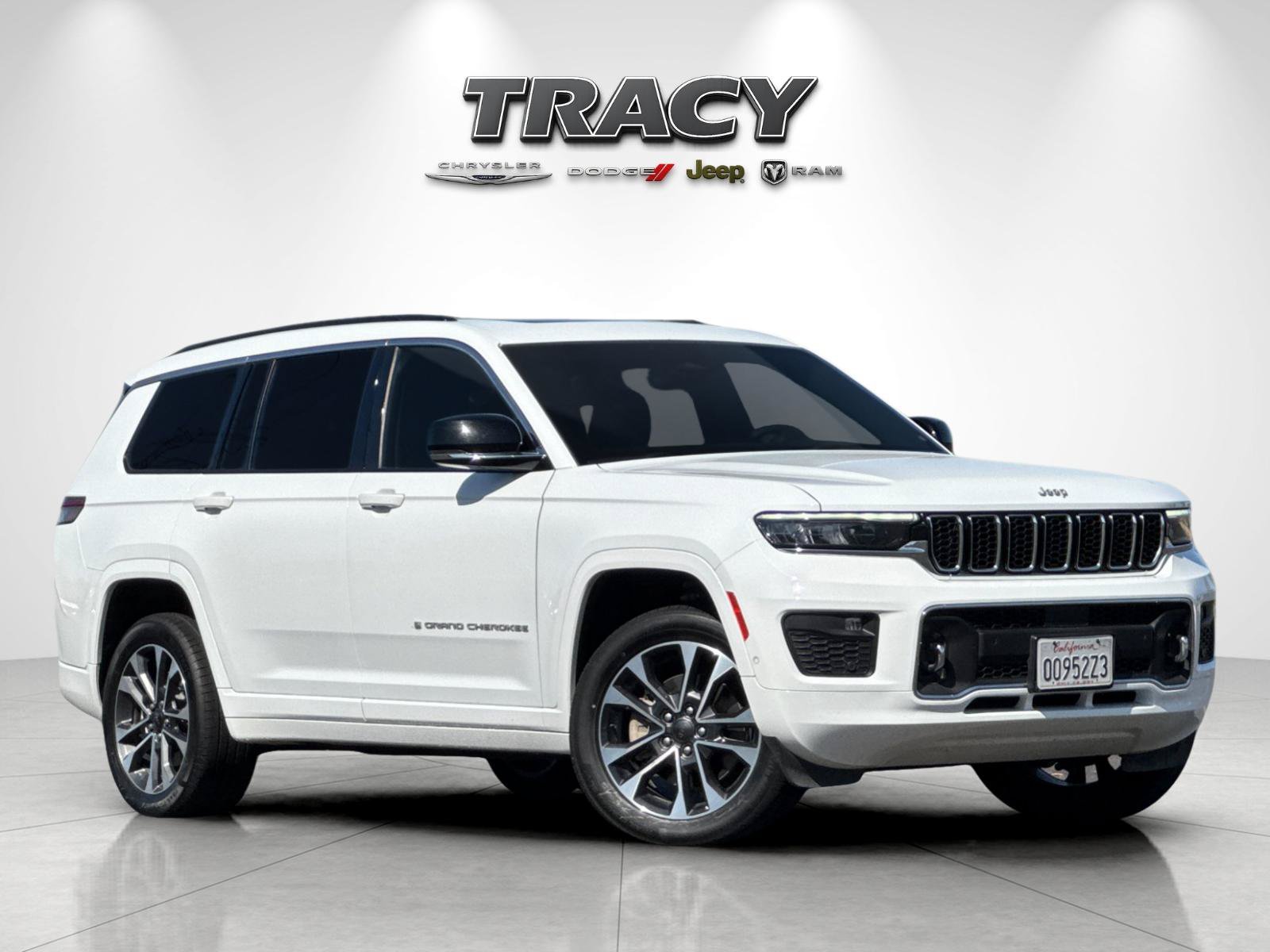 Used 2024 Jeep Grand Cherokee L Overland w/ Trailer Tow Package AWD/4WD image 2