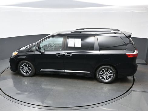 Used 2020 Toyota Sienna XLE FWD image 36