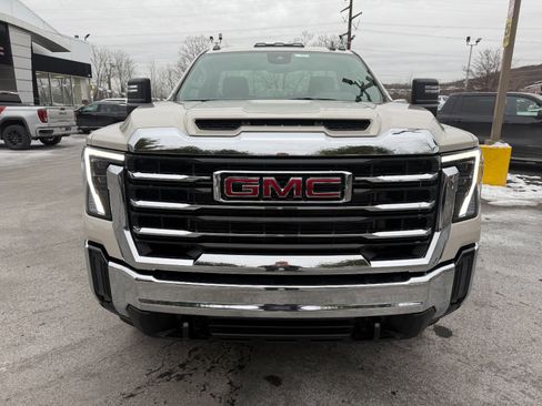 New 2026 GMC Sierra 3500 SLE image 8