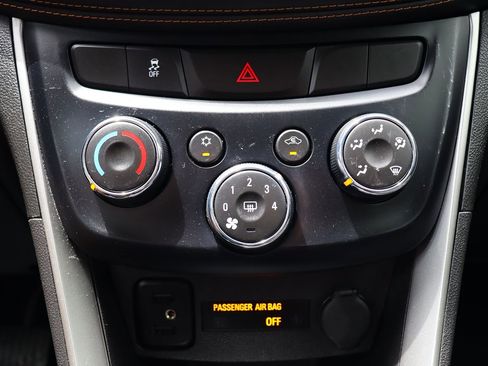 Used 2020 Chevrolet Trax LS FWD image 45