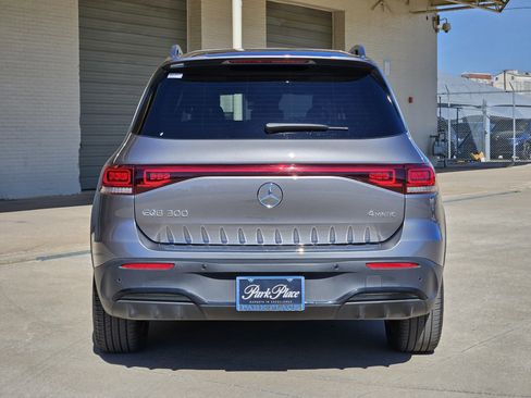 Used 2023 Mercedes-Benz EQB 300 4MATIC image 7