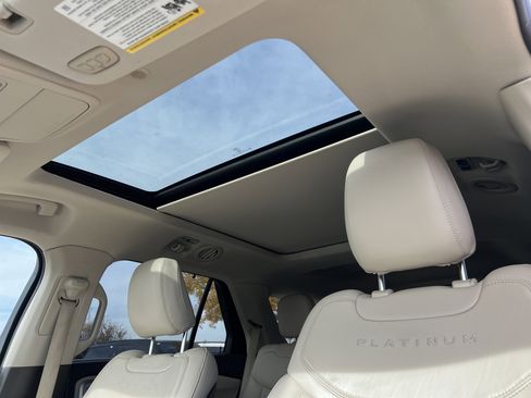 Used 2020 Ford Explorer Platinum w/ Premium Technology Package image 30