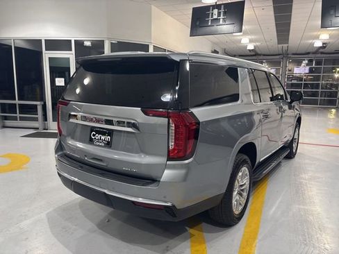 Used 2023 GMC Yukon XL SLT w/ SLT Premium Package image 8