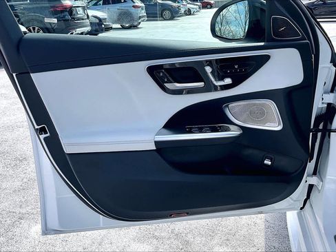 Used 2025 Mercedes-Benz C 300 Sedan image 19
