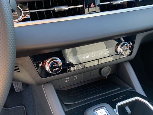 New 2025 Mitsubishi Outlander SE image 17