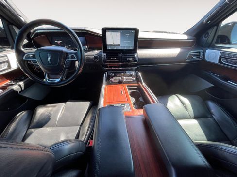 Used 2021 Lincoln Navigator Reserve image 10