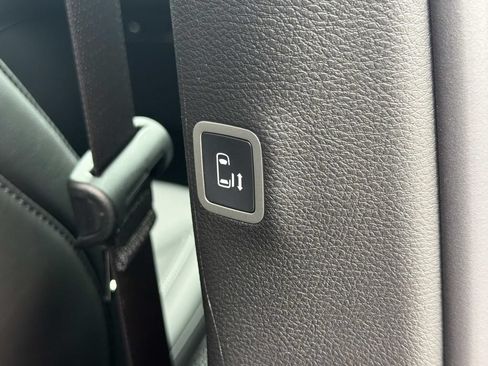 New 2027 Chrysler Pacifica Select AWD/4WD image 24
