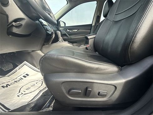 Used 2017 Nissan Rogue SL w/ SL Premium Package image 12