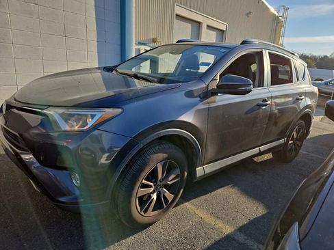 Used 2018 Toyota RAV4 XLE image 6