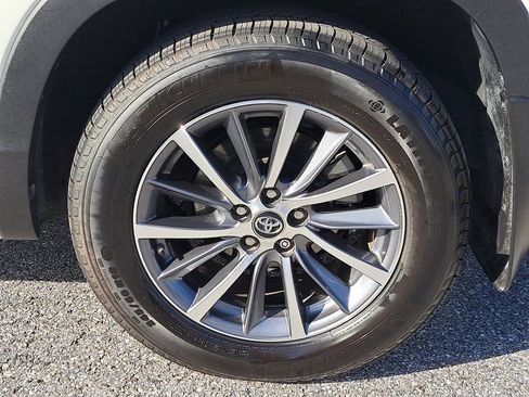 Used 2018 Toyota Highlander XLE image 5