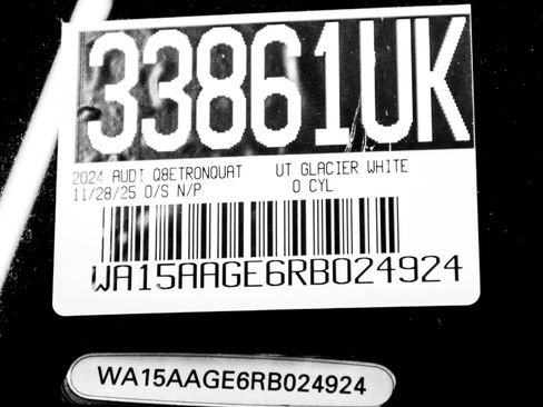 Used 2024 Audi Q8 e-tron Premium Plus image 32