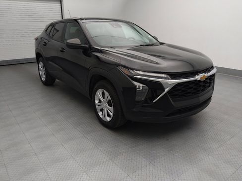 Used 2024 Chevrolet Trax LS FWD image 13