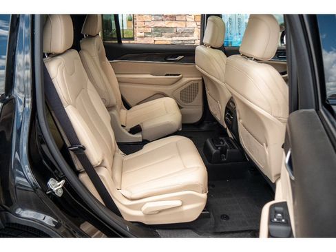 Used 2023 Jeep Grand Cherokee L Limited AWD/4WD image 20