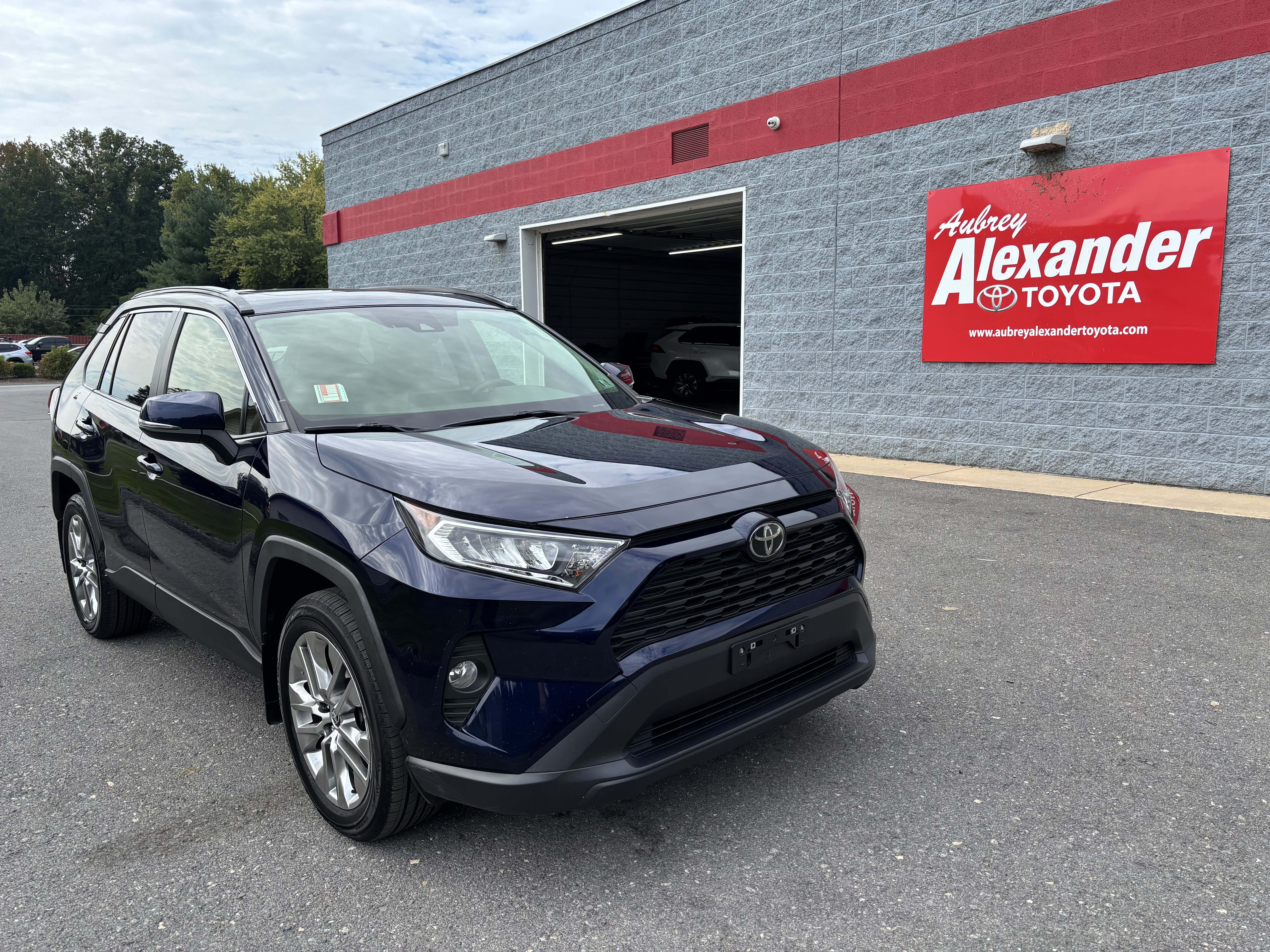 Used 2020 Toyota RAV4 XLE Premium AWD/4WD image 1
