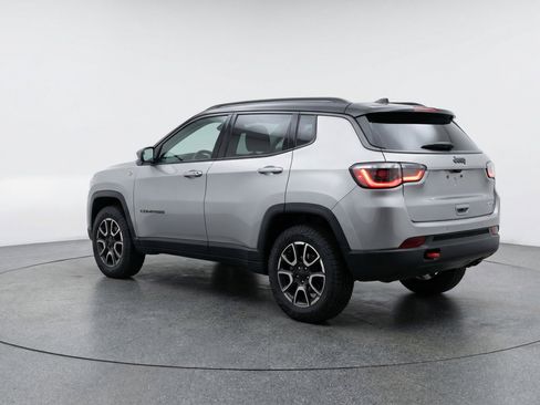 Used 2025 Jeep Compass Trailhawk image 6