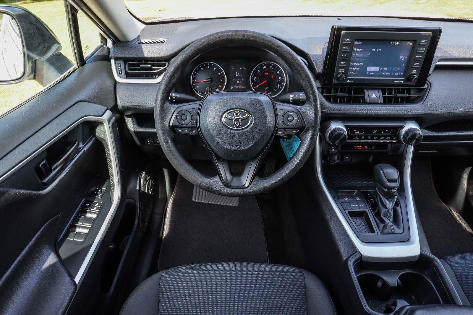 Used 2020 Toyota RAV4 LE FWD image 20