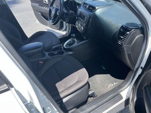 Used 2017 Kia Soul FWD image 34