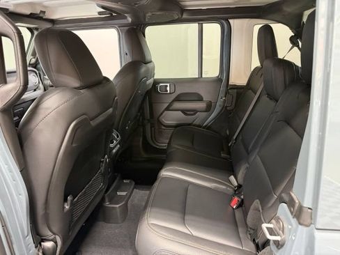 Used 2024 Jeep Wrangler Unlimited Sahara w/ Technology Group AWD/4WD image 19