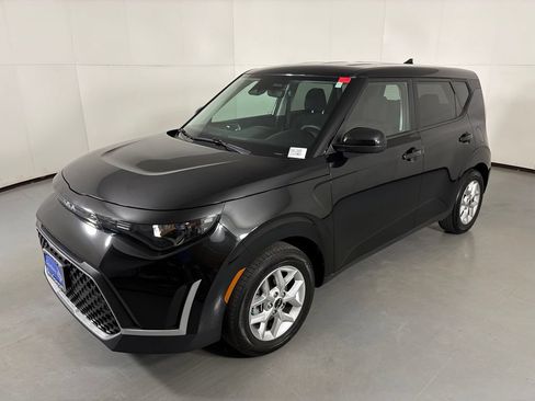 Used 2024 Kia Soul LX w/ Option Group 015 FWD image 4