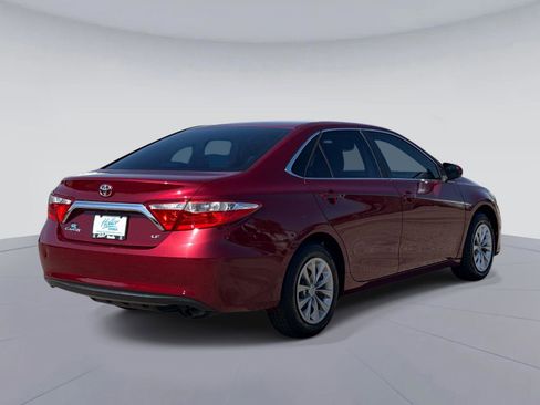 Used 2016 Toyota Camry LE image 4
