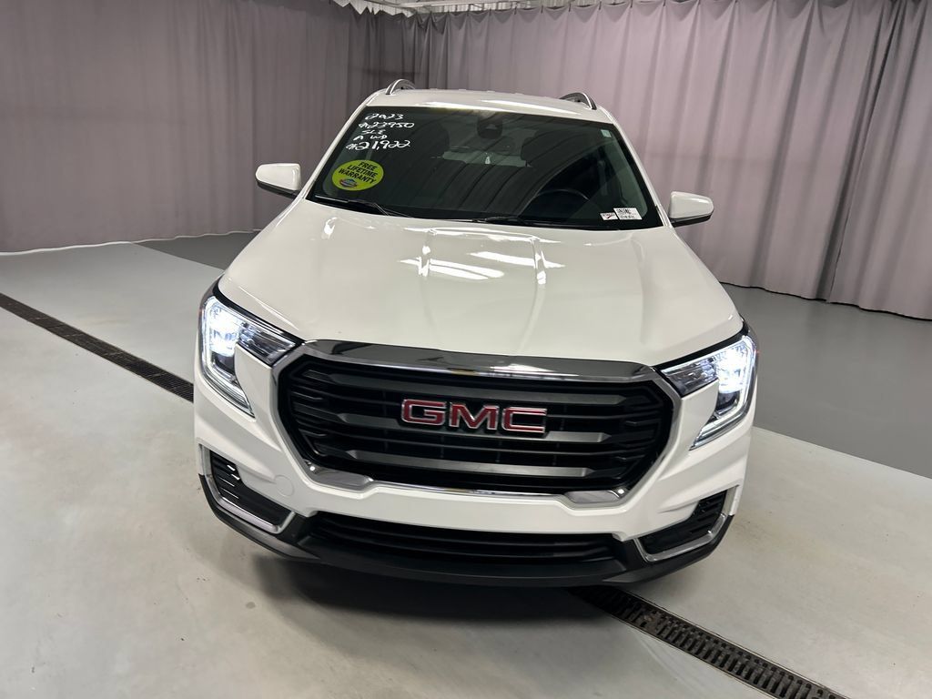 Used 2023 GMC Terrain SLE w/ Driver Convenience Package AWD/4WD image 2