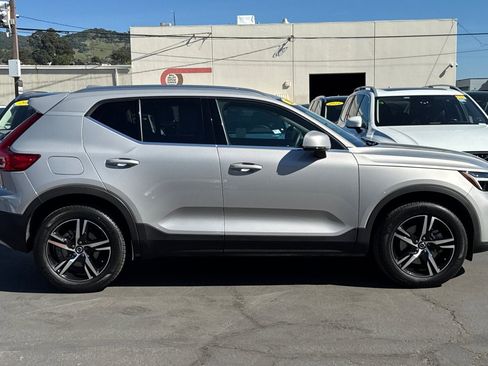 Certified 2025 Volvo XC40 B5 Core image 9