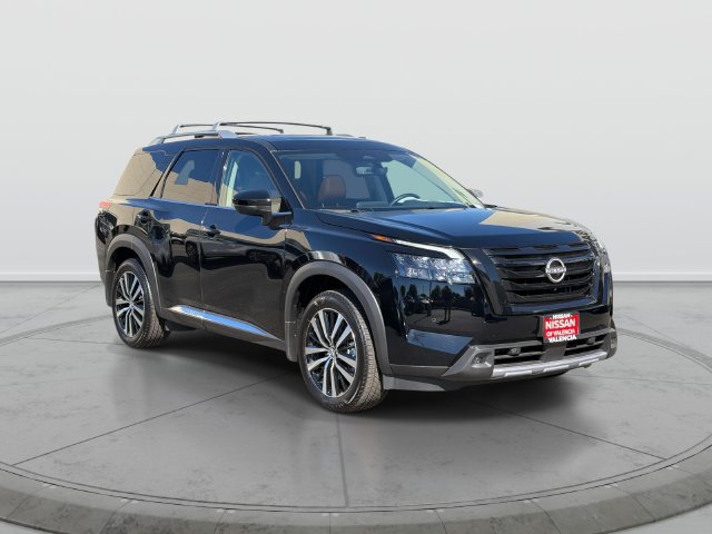 Certified 2025 Nissan Pathfinder Platinum w/ Black Appearance Package FWD image 1