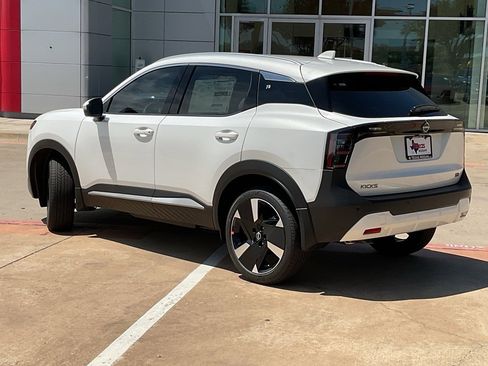 New 2025 Nissan Kicks SR image 7