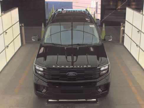 Used 2025 Ford Expedition Max Active image 12