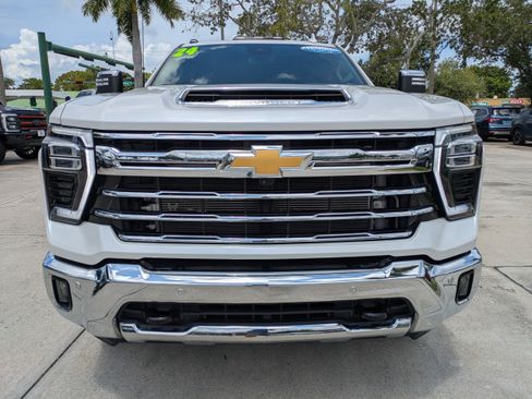 Used 2024 Chevrolet Silverado 3500 LTZ w/ LTZ Plus Package AWD/4WD image 8