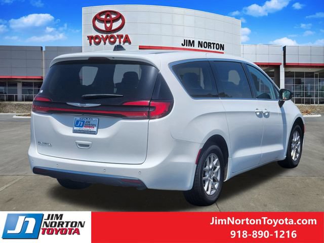 Used 2024 Chrysler Pacifica Touring-L FWD image 7