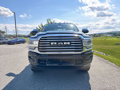 Used 2022 RAM 3500 Limited AWD/4WD image 11