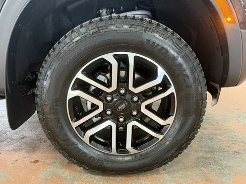 Used 2025 Ford Ranger Lariat w/ Trailer Tow Package image 8