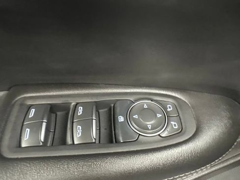 Used 2025 Cadillac XT5 Luxury FWD image 15