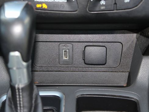 Used 2018 Ford Escape SE w/ SE Sport Appearance Package image 22