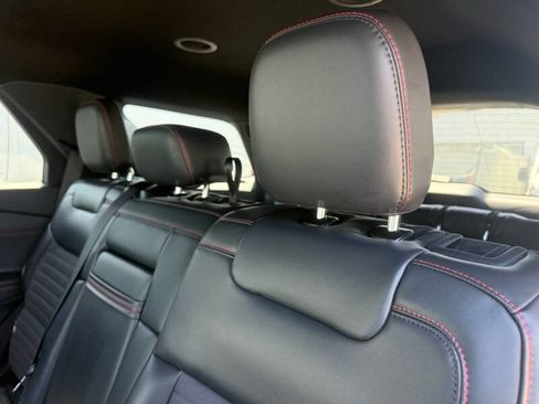 Used 2025 Ford Explorer ST-Line w/ ST-Line Street Pack AWD/4WD image 20