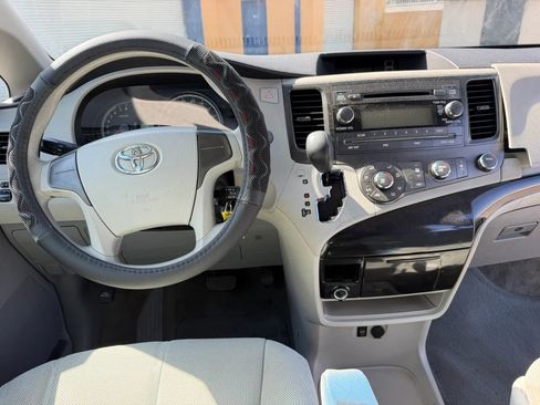 Used 2011 Toyota Sienna w/ Towing Pkg FWD image 19