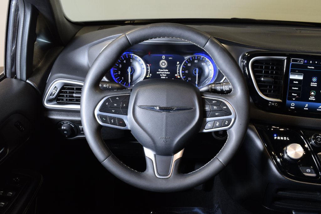 Used 2025 Chrysler Pacifica Select FWD image 17