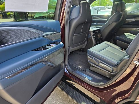 New 2025 Cadillac Escalade IQ Luxury 2 image 16