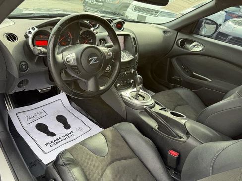 Used 2018 Nissan 370Z Touring image 14