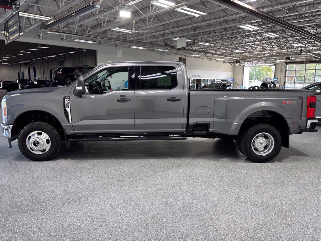 Used 2025 Ford F350 XLT w/ 360-Degree Camera Package AWD/4WD image 4
