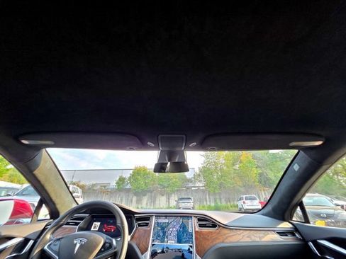 Used 2017 Tesla Model S 60 RWD image 44